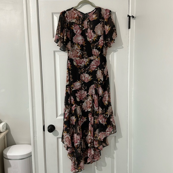 Astr Dresses & Skirts - ASTR the Label Floral Print Dress in color “Black-Pink Floral”